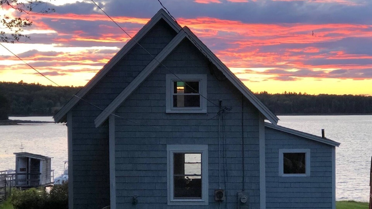 Pleasant Point Cottage | Delightful waterfront cottage with beautiful views of the sunset.