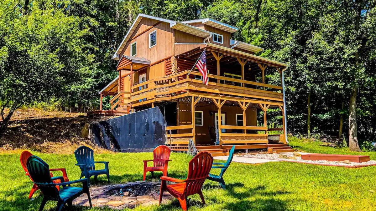 Wisconsin Dells Cabin | Dells Woodland Retreat | Family & Pet Friendly