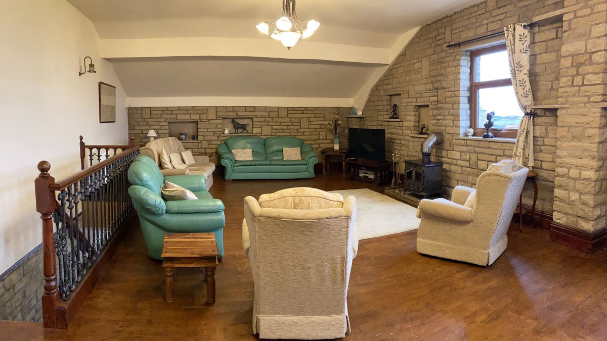 Burnley House | Delph Cottage set in lovley hamlet of Briercliffe