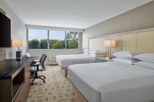 Willowbrook Hotel | Delta Hotels by Marriott Chicago Willowbrook
