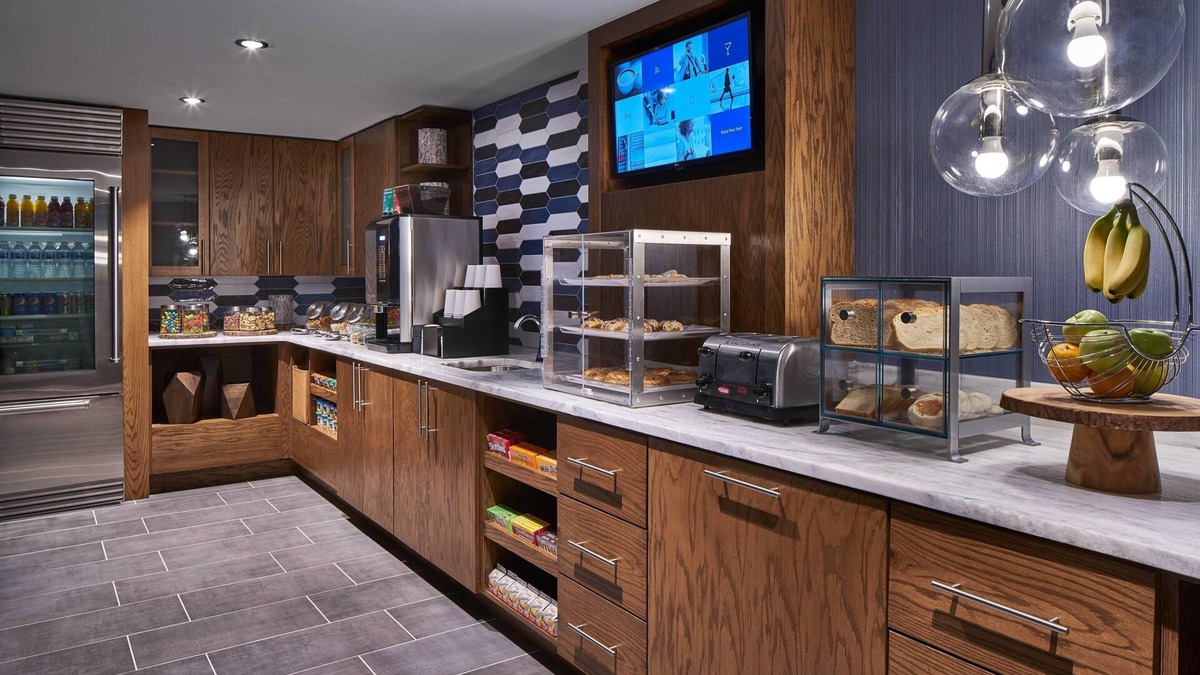 Norfolk - Virginia Beach Hotel | Delta Hotels by Marriott Norfolk Airport