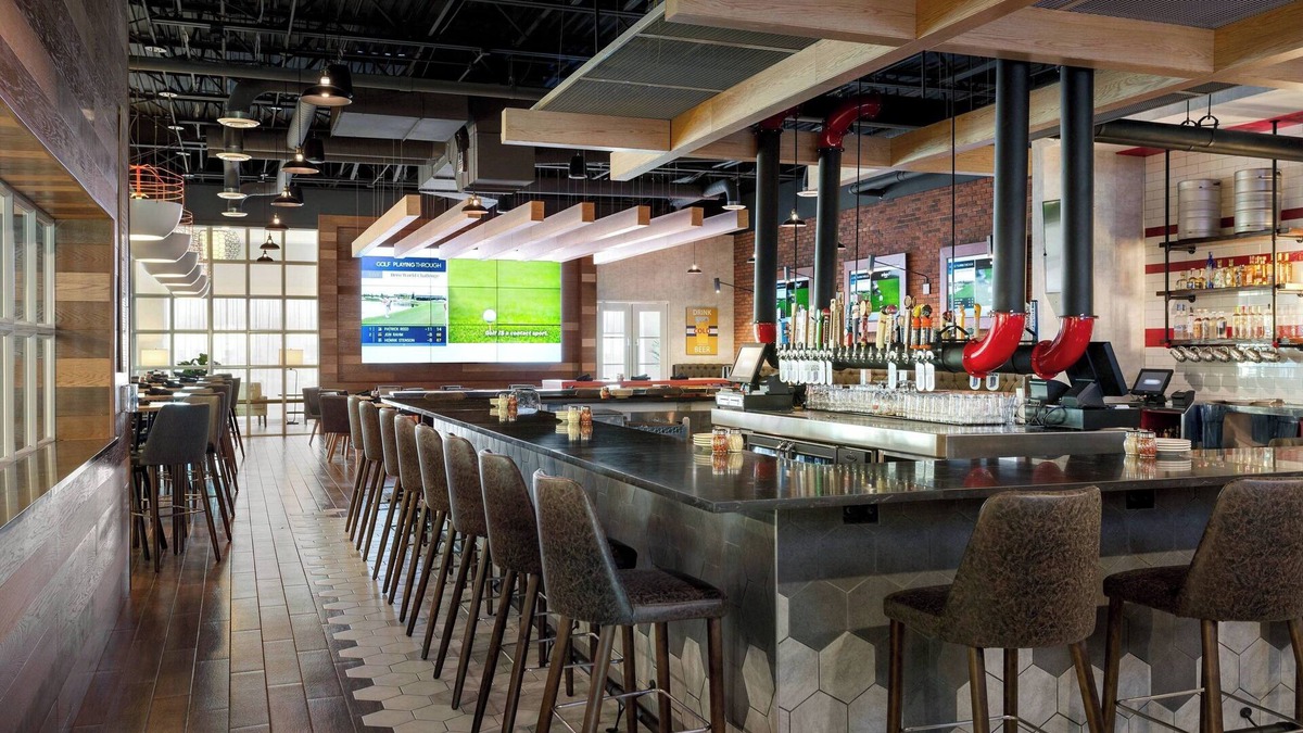 Wayne Hotel | Delta Hotels by Marriott Indianapolis Airport