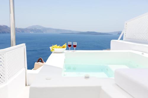 Oia Apartment | Delta Suites