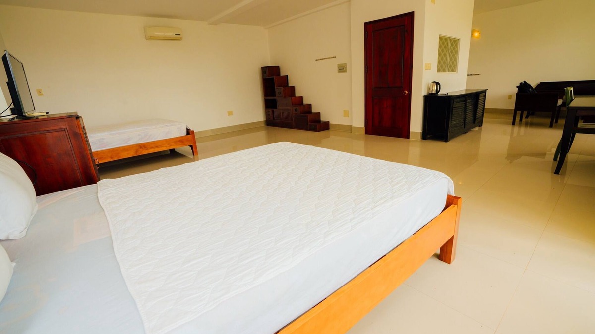 Cua Lap Apartment | Delux family room with sea view - Be Home 4 Sunset House