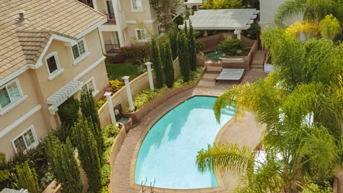 Sunnyvale West Hotel | Deluxe 1 King at The Grand Hotel, Onsite Pool, Pet-Friendly Property