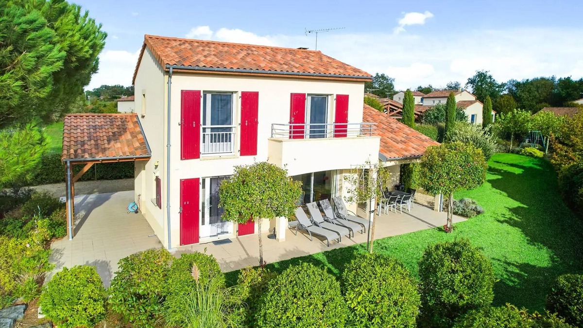 Vasles Villa | Deluxe 2-bathroom detached villa sleeps 8