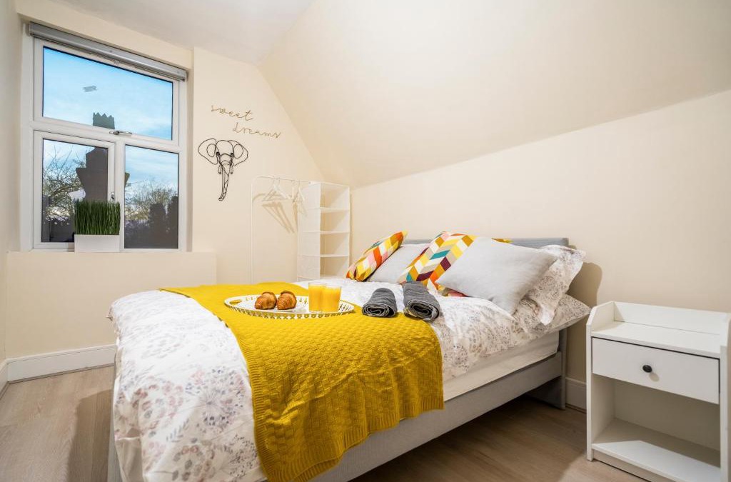 Moseley Apartment | Deluxe 2-Bedroom Flat with Free parking
