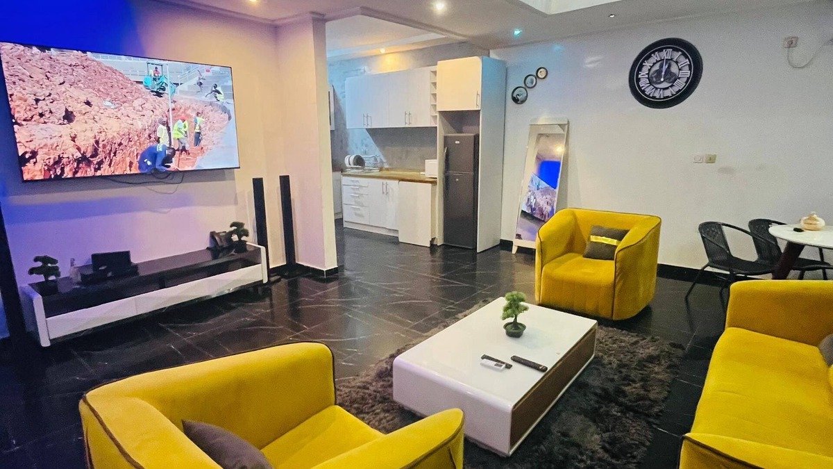Douala House | Deluxe 3 bedroom apartment located at Residence Tade a bijou makepe douala