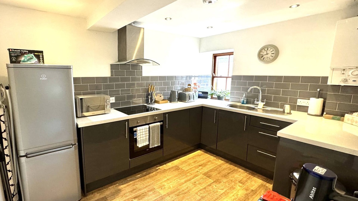 Llandovery Apartment | Deluxe, 4 Bed Apartment in the centre of Llandovery