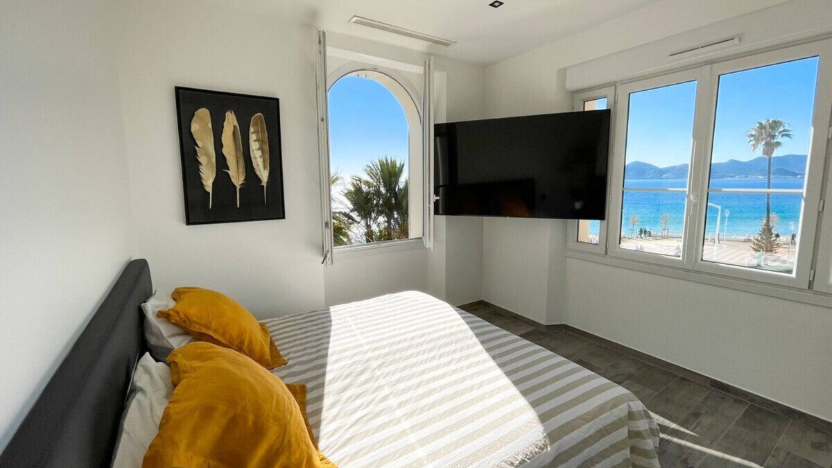 Le Suquet Apartment | Deluxe 4 bedroom penthouse with jacuzzi and rooftop