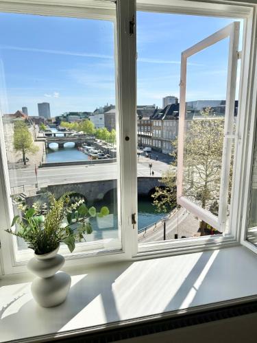 Copenhagen City Centre Apartment | Deluxe 4 Bedrooms 180 m2 Canal View Prime Location
