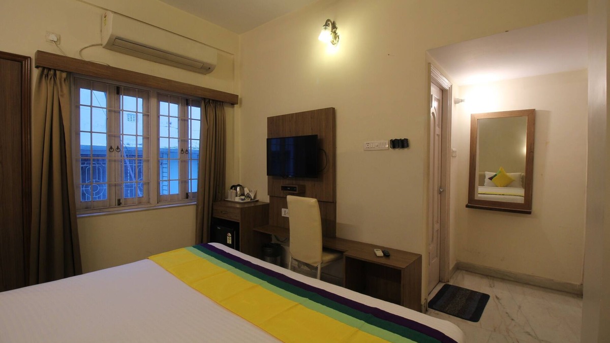 Salt Lake Bed & Breakfast | Deluxe AC Room at Anamitra Guest House #1