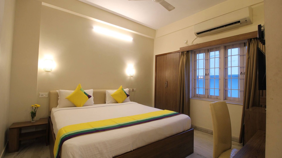 Salt Lake Bed & Breakfast | Deluxe AC Room at Anamitra Guest House #6