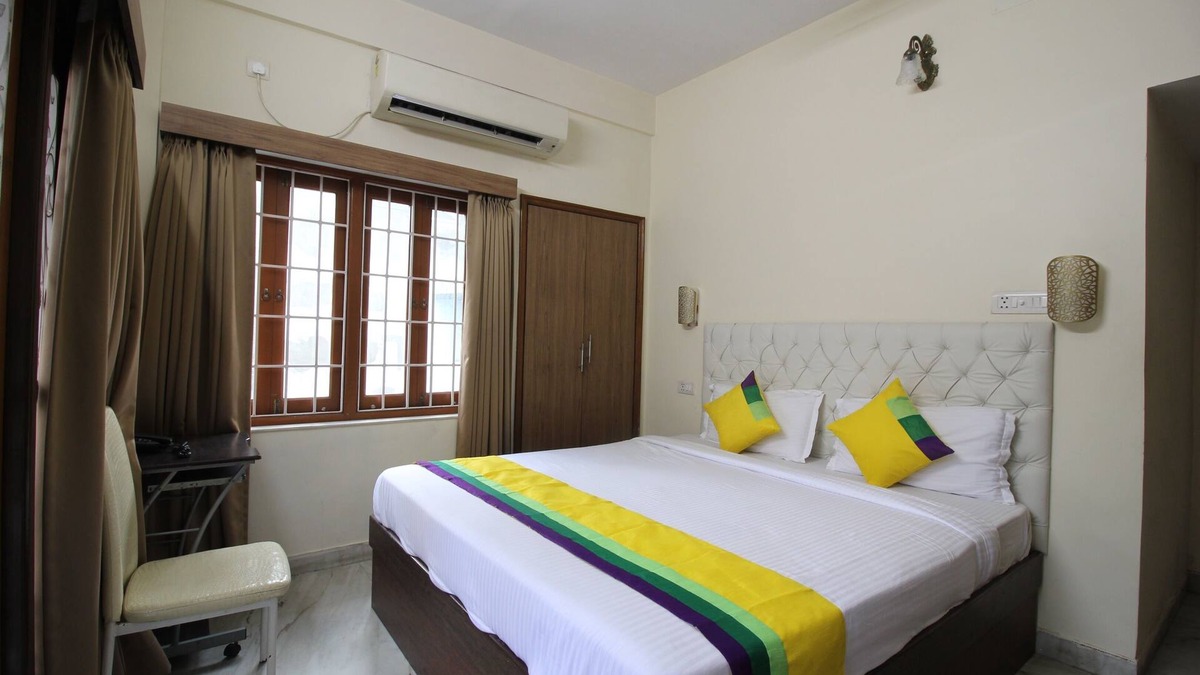 Salt Lake Bed & Breakfast | Deluxe AC Room w/Balcony at Anamitra Guest House #3