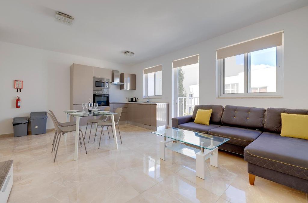 Swieqi Apartment | Deluxe Apartment steps to St George's Bay