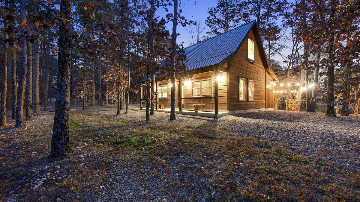 Broken Bow Cabin | Deluxe Broken Bow Family Cabin with a Pond!