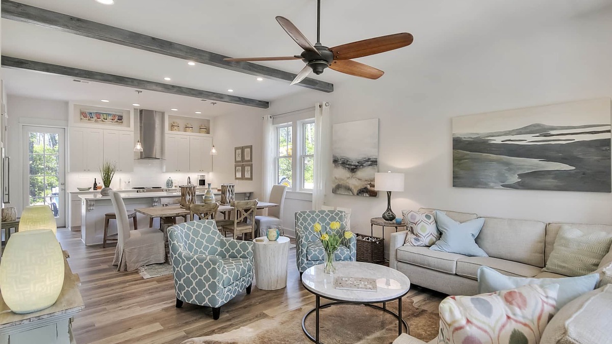 Treetop House | Deluxe Bunk Room. Across from Pool, Close to Beach, Great Kitchen, Bikes