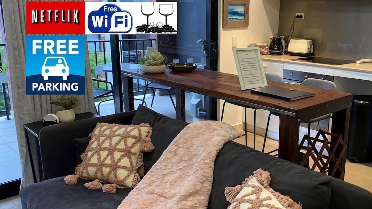 Subiaco Apartment | DELUXE CLOSE TO CITY WIFI NETFLIX WINE PARKING