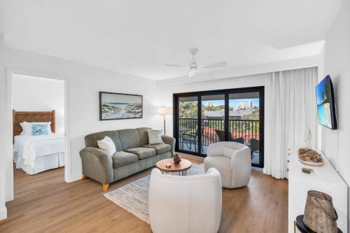 Park Shore House | Deluxe Condo - Modern Furnishings and Great View
