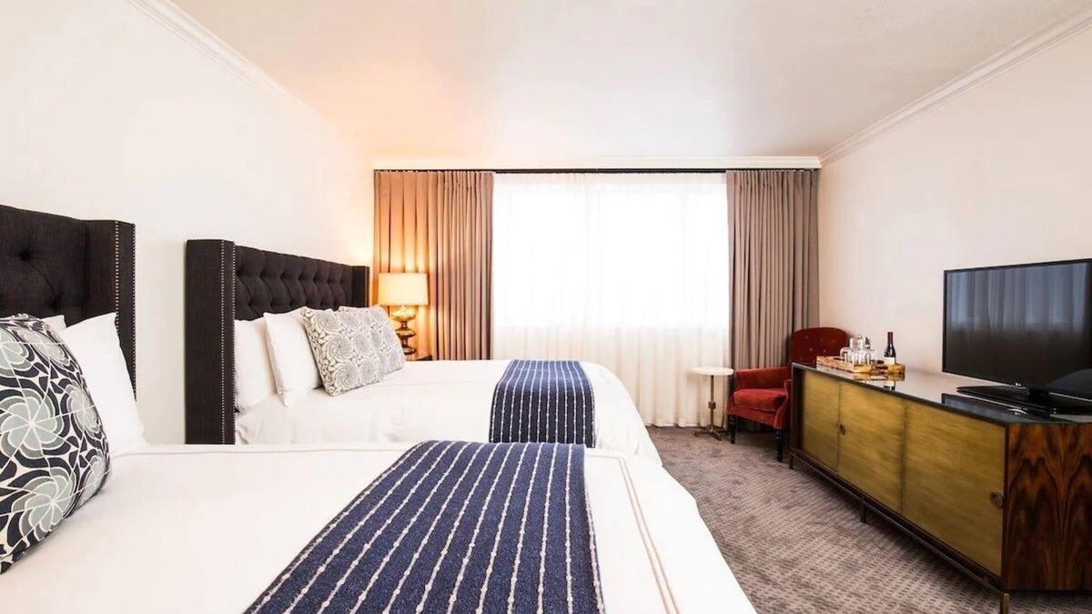 West Campus Hotel | Deluxe Double Queen, Hotel Ella, On-site Restaurant, Near Moody Center