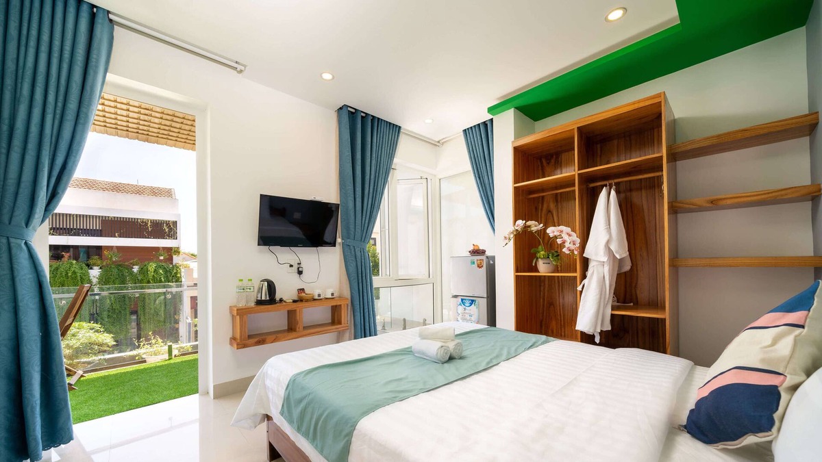 Cam Pho Villa | Deluxe double room with balcony - Dao tien homestay
