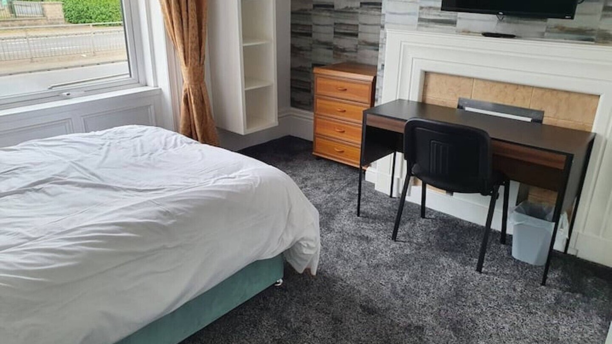 Huddersfield Bed & Breakfast | Deluxe Double Room With Ensuite4