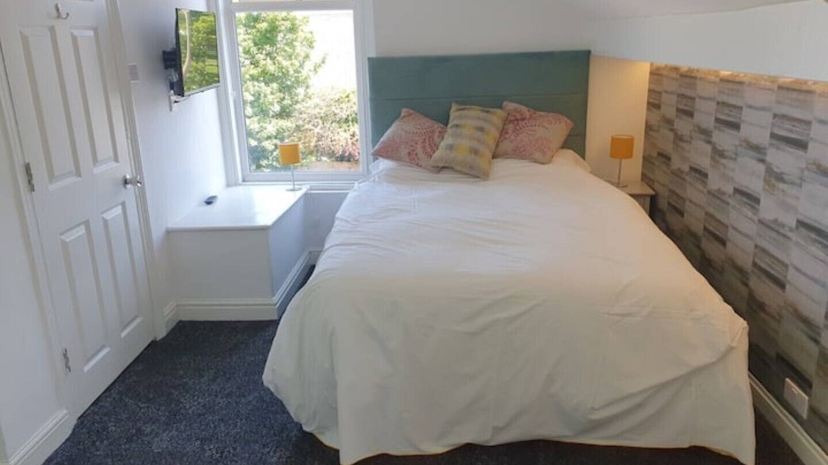 Huddersfield Bed & Breakfast | Deluxe Double Room With Ensuite8
