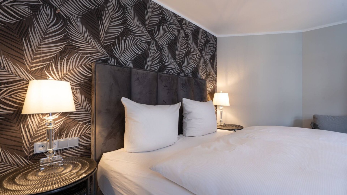 Meissen House | Deluxe double room with private bathroom