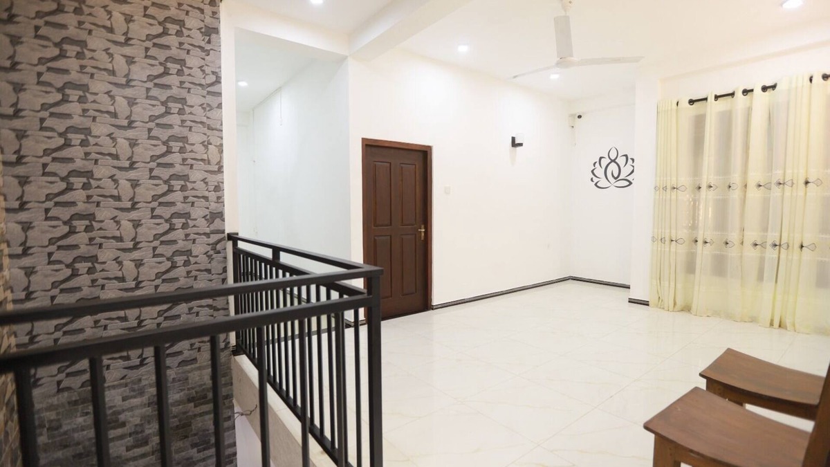 Weligama Hotel | Deluxe Double Room with Balcony 1/1 person - Surfside Retreat Weligama