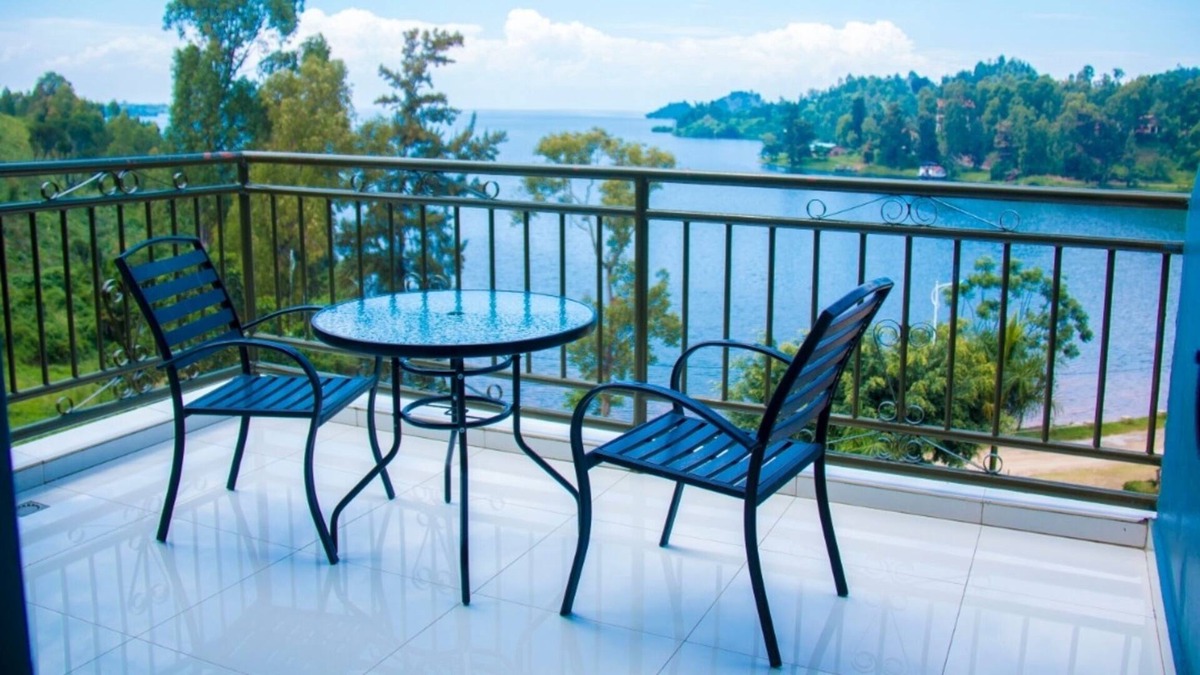 Kibuye House | Deluxe Double Room with stunning view on the lake