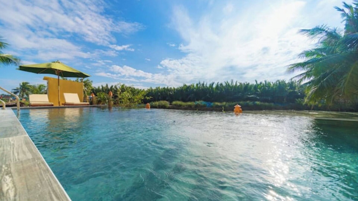 Cam Thanh Apartment | Deluxe Double Room with Balcony, Lake, River View