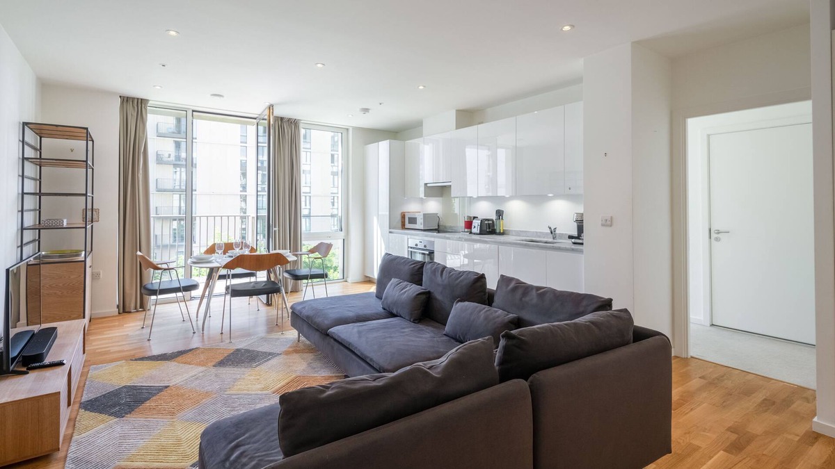 Stratford Apartment | Deluxe East London Home in the Olympic Village by UnderTheDoormat