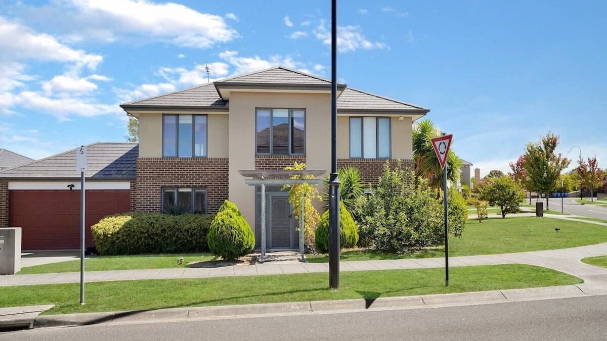 Burwood House | Deluxe Family Montpellier Gardens Estate - Burwood