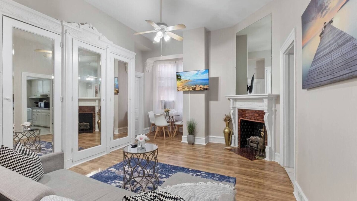 Washington Square West Apartment | Deluxe Flat in Center City