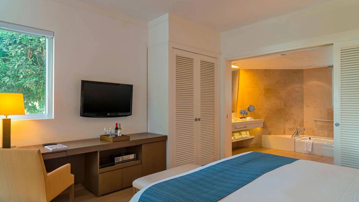 Pisco Hotel | Deluxe Garden King at Hotel Paracas | w/Outdoor Pool & Minutes to Chaco Beach