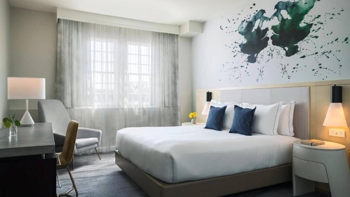 Old Town Alexandria Apartment | Deluxe Guest Room Near King Street Garden Park WDC