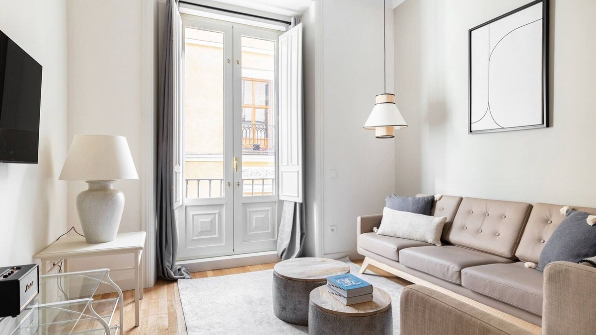 Huertas Apartment | Deluxe Huertas-Cortes 2BR, 3 blocks from Puerta del Sol, by Blueground, by Blueground