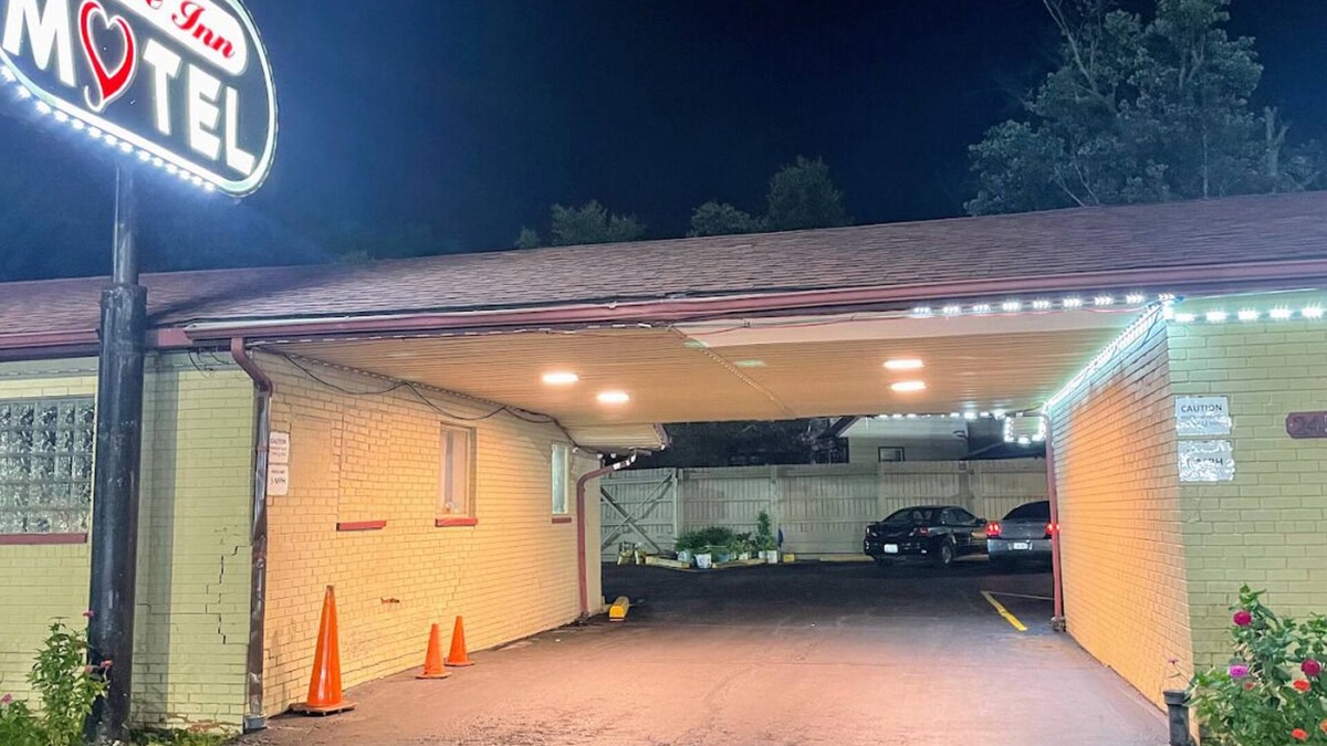 Detroit Hotel | Deluxe Inn Motel
