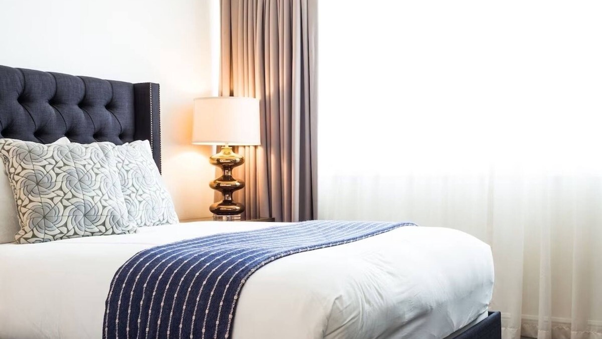 West Campus Hotel | Deluxe King, Hotel Ella, Pool Access, Private Parking, Close to Capitol