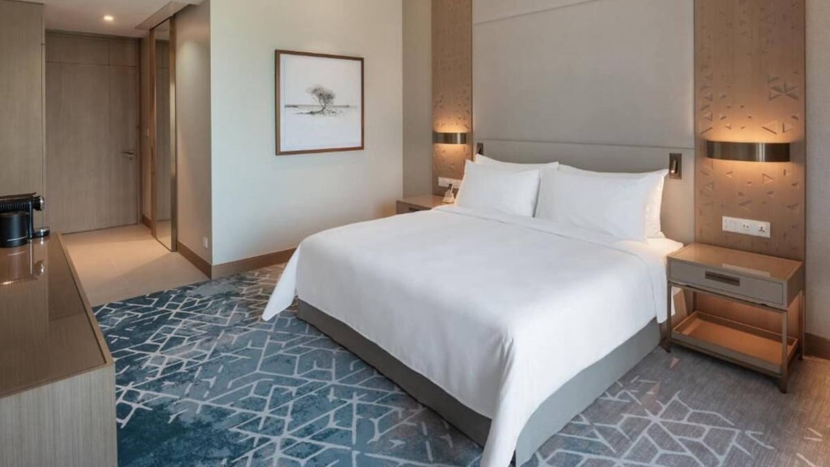 Al-Fujairah Apartment | Deluxe King or Twin Room Near Fujairah Corniche