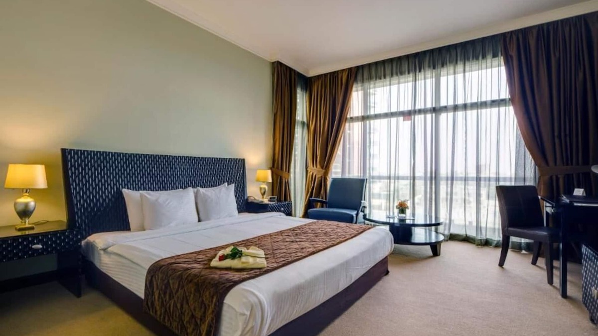 Abu Dhabi Apartment | Deluxe King Suite Near Corniche Beach By Luxury Bookings