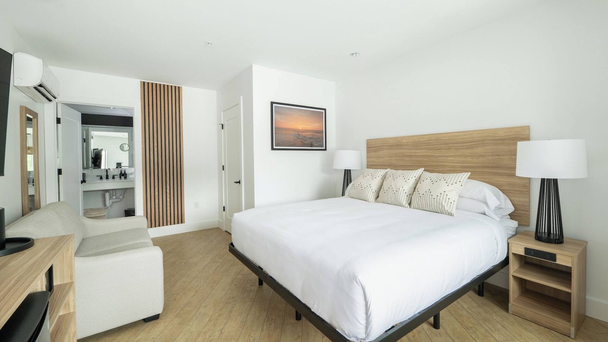 Rehoboth Beach Hotel | Deluxe King | The Waypoint | Refined Stay Near Rehoboth Beach w/Free Parking
