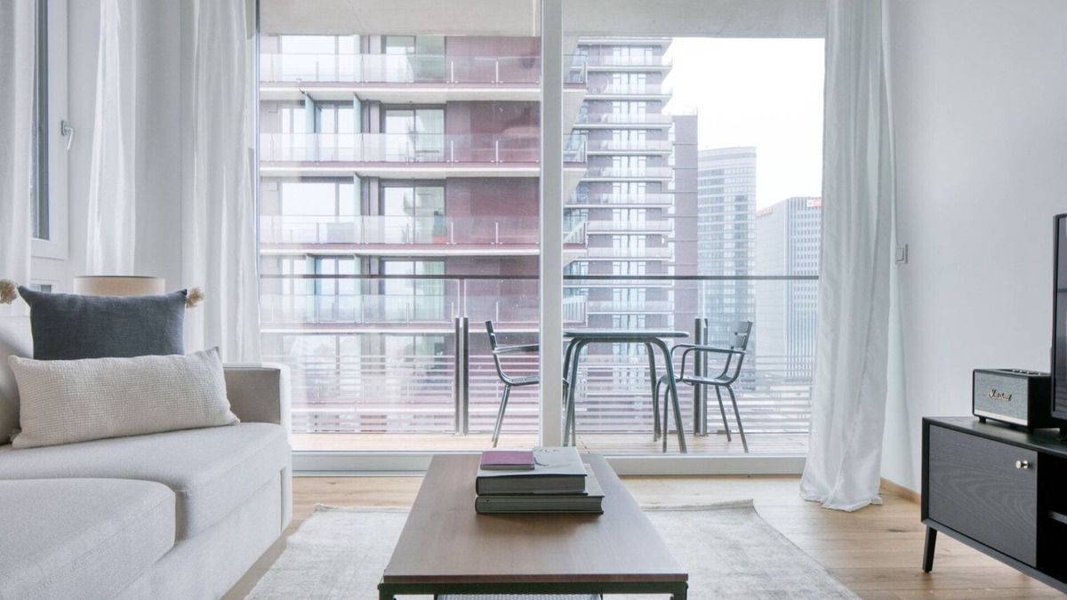 Erdberg Apartment | Deluxe Landstraße 1BR w/Pool & Doorman, steps to Metro U3, by Blueground