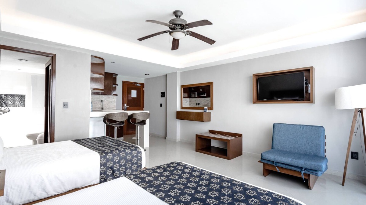 Punta Cancun Apartment | Deluxe ocean view with kitchenette at Hotel Ocean Dream Cancun