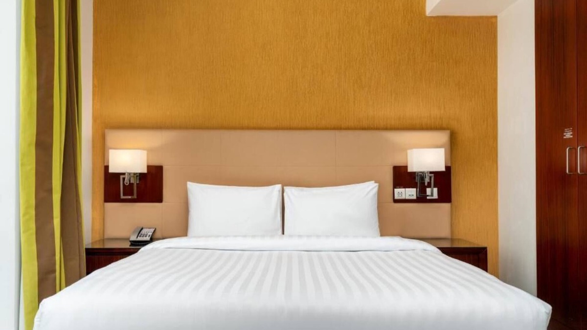 Deira Hotel | Deluxe One Bedroom Apartment Near Reef Mall By Luxury Bookings