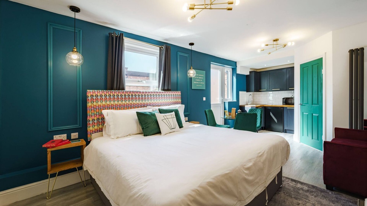 City Centre Apartment | Deluxe pet friendly spacious studio