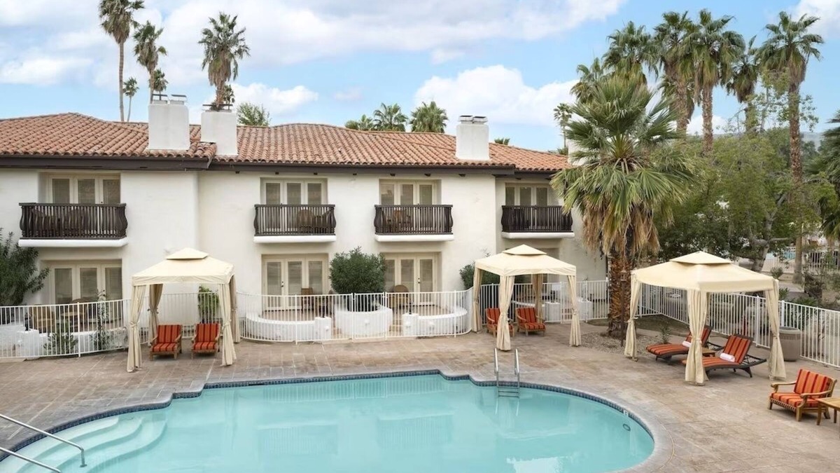 Borrego Springs Hotel | Deluxe Poolside Room, La Casa Del Zorro, Pet-Friendly, Golf Nearby, 5 Pools