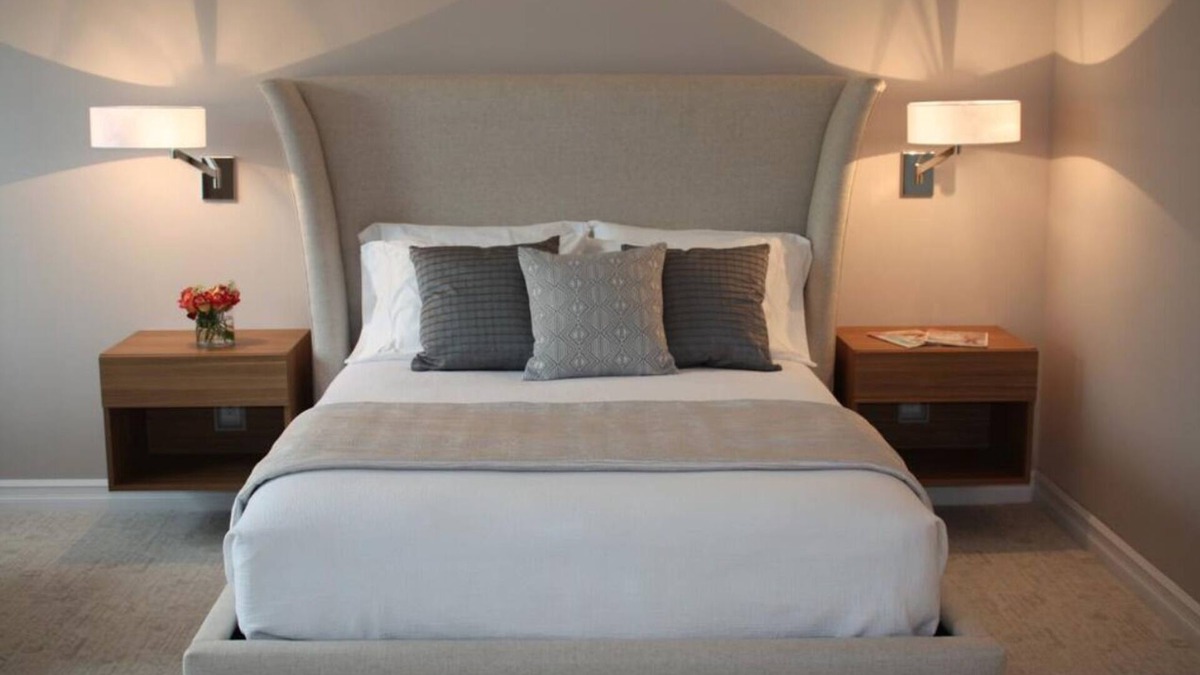 Southwest Minneapolis Apartment | Deluxe Queen Room in Minneapolis Boutique Hotel