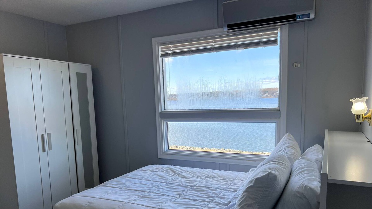 Sydney House | Deluxe Queen Room with beautiful views overlooking the water!