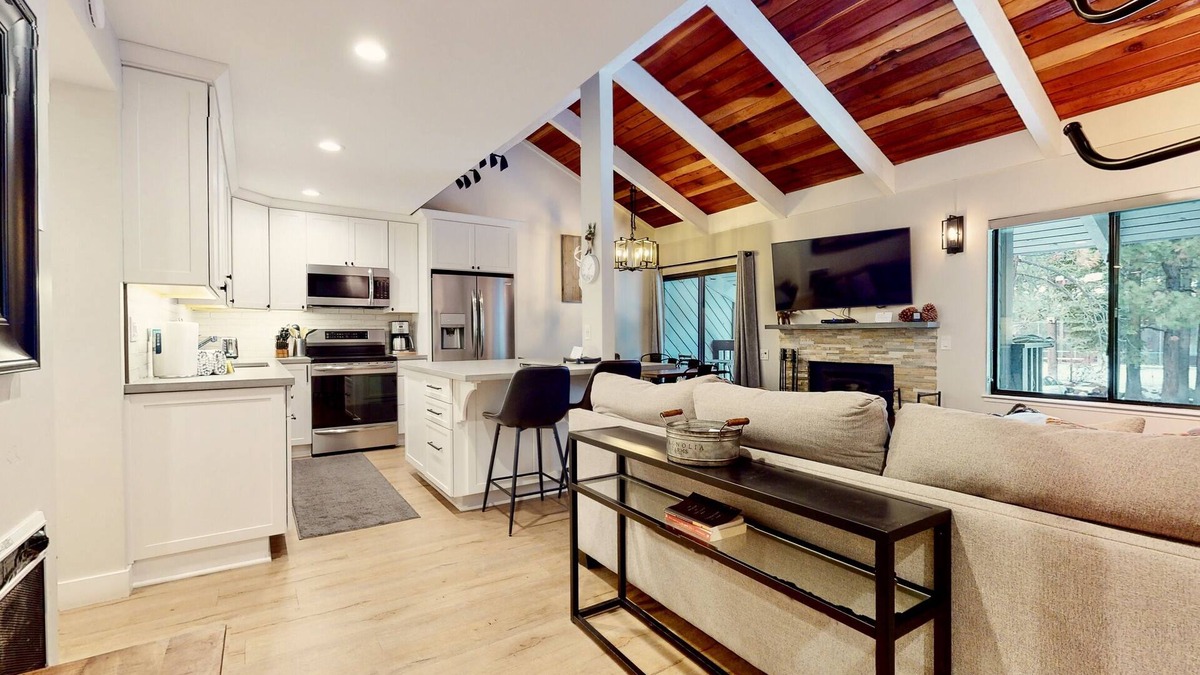 Mammoth Lakes Condo | Deluxe remodeled 2 Bedrooms, Loft, 3 Bathrooms Condo close to Eagle